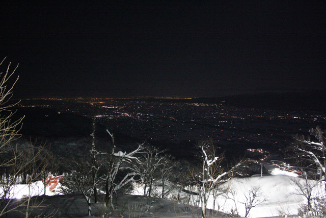 富山県 イオックスアローザ IOX-AROSA スキー場 ゴンドラトップステーション付近からの夜景